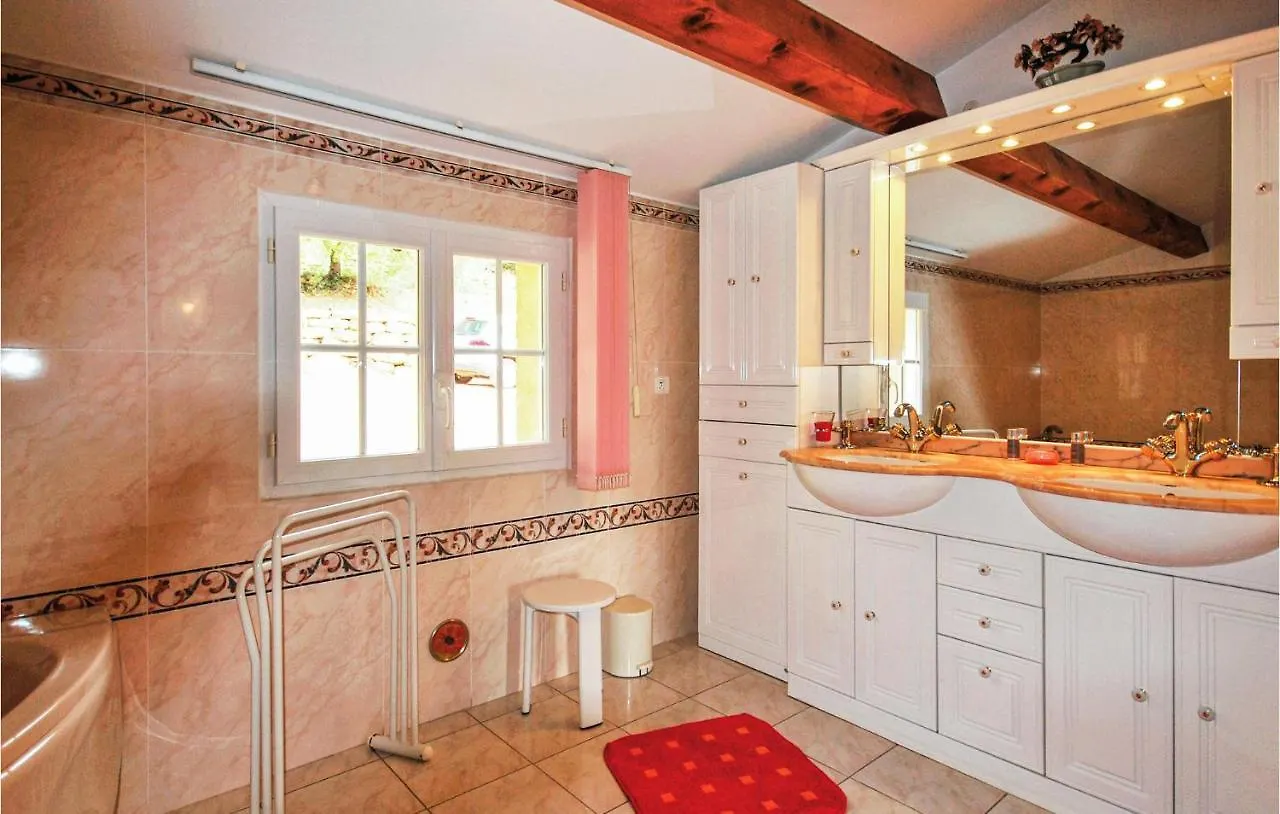 Nice Home In Ste-Anastasie-S-Issole Sainte-Anastasie-sur-Issole Semesterbostad