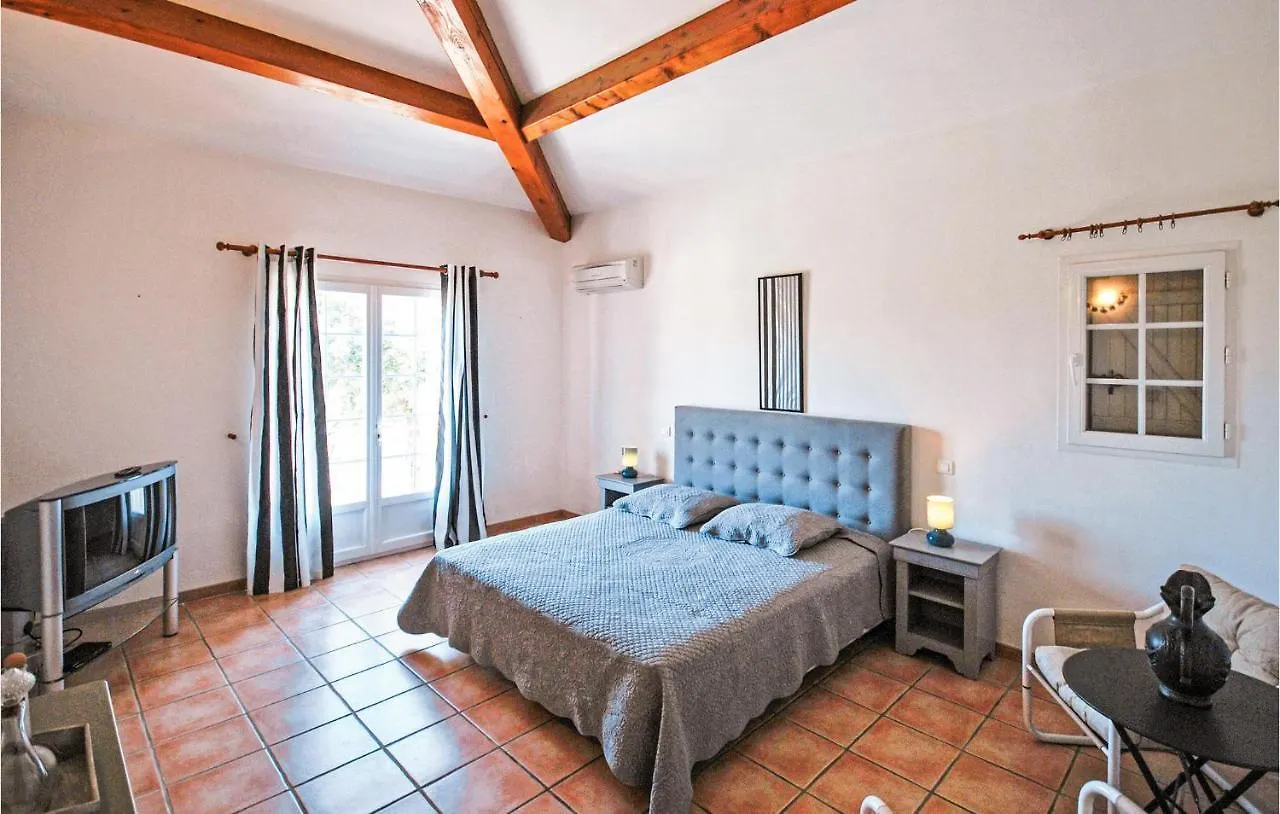 Nice Home In Ste-Anastasie-S-Issole Sainte-Anastasie-sur-Issole 0*,  Frankrike