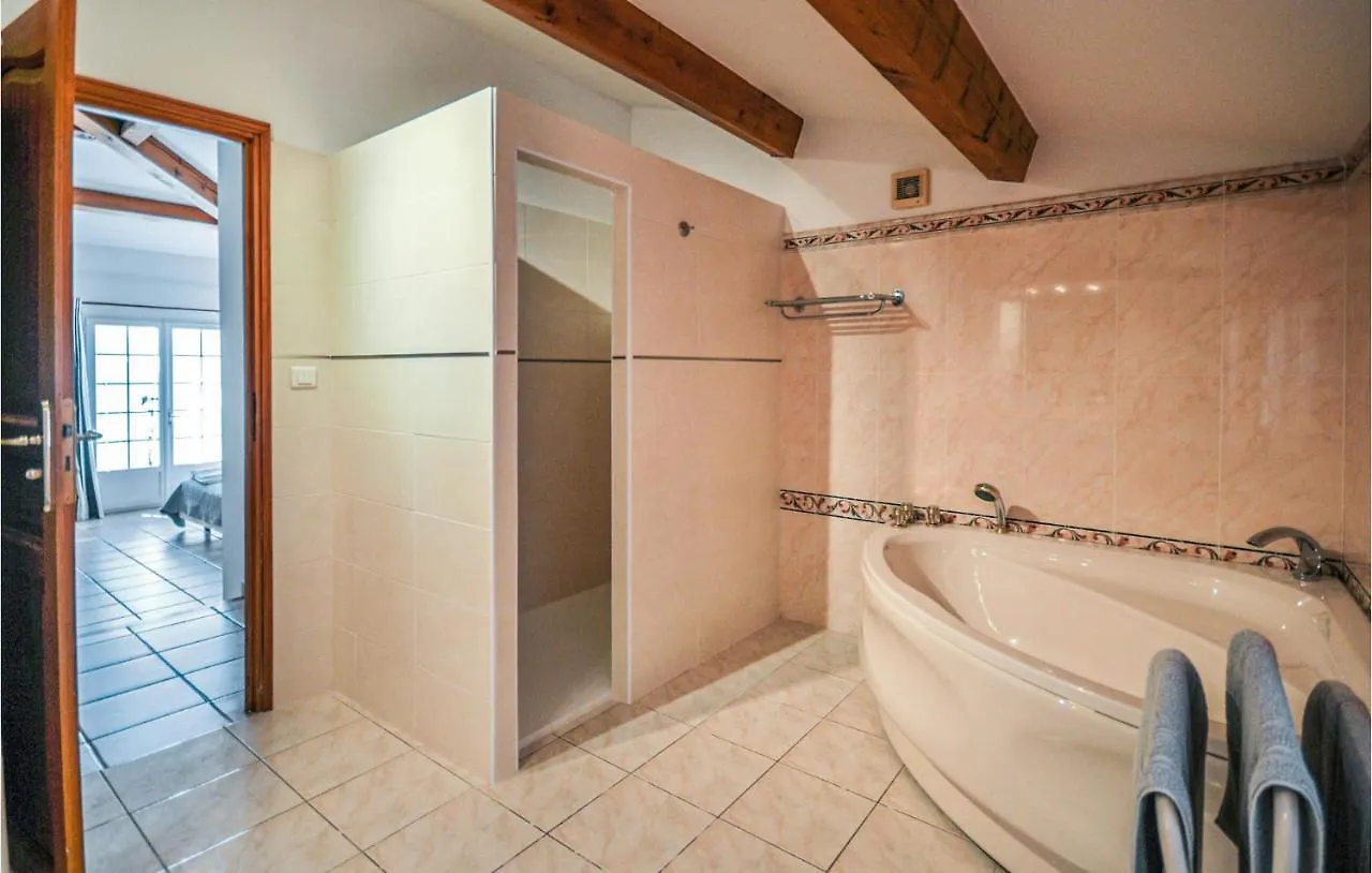 Nice Home In Ste-Anastasie-S-Issole Sainte-Anastasie-sur-Issole 0*,