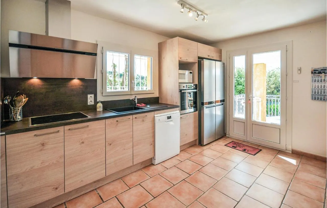Nice Home In Ste-Anastasie-S-Issole Sainte-Anastasie-sur-Issole